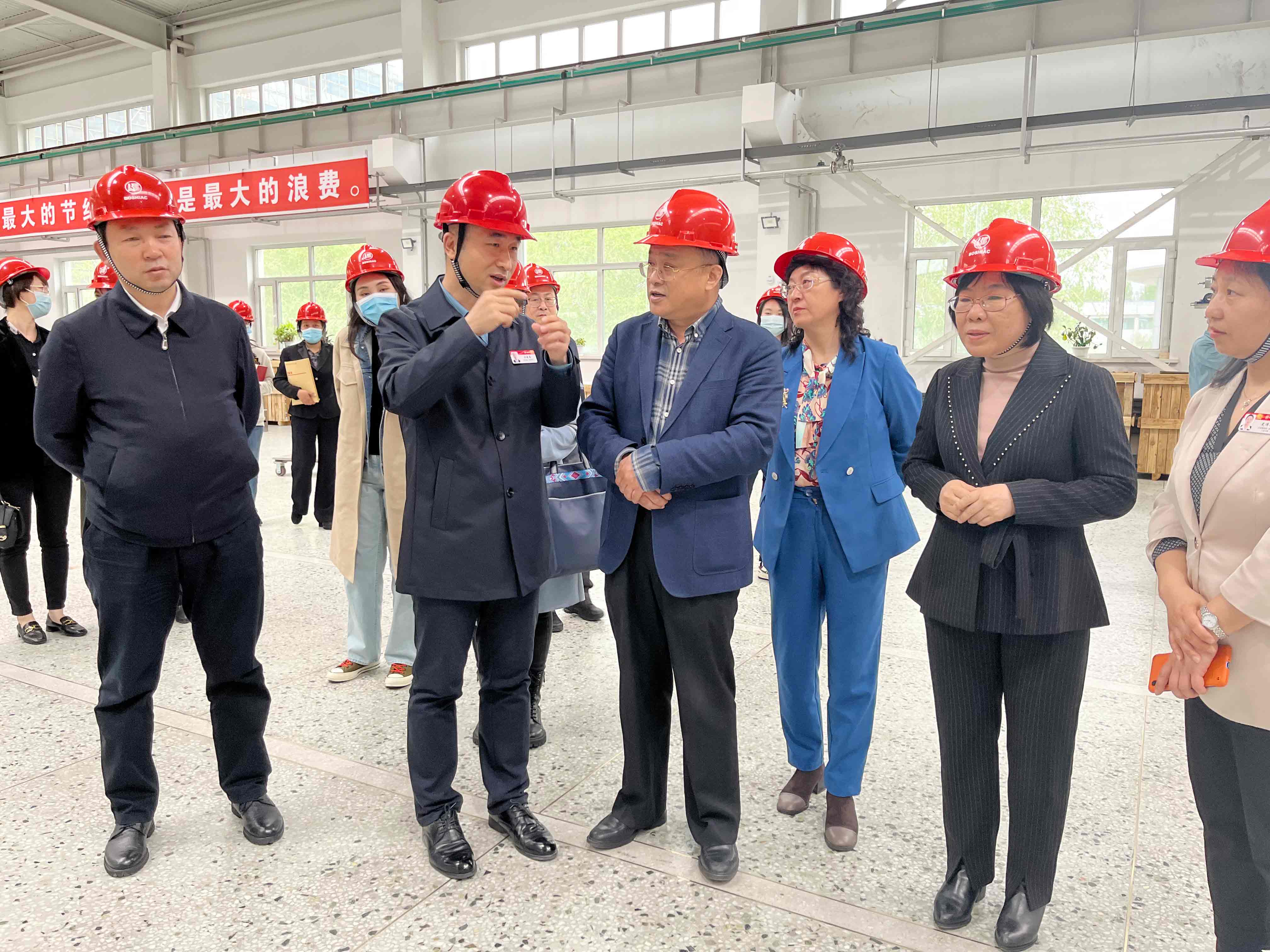省人大、省、市、区总工会向导一行莅临杏耀平台调研指导_杏耀平台：机械人及智能工厂解决计划专家