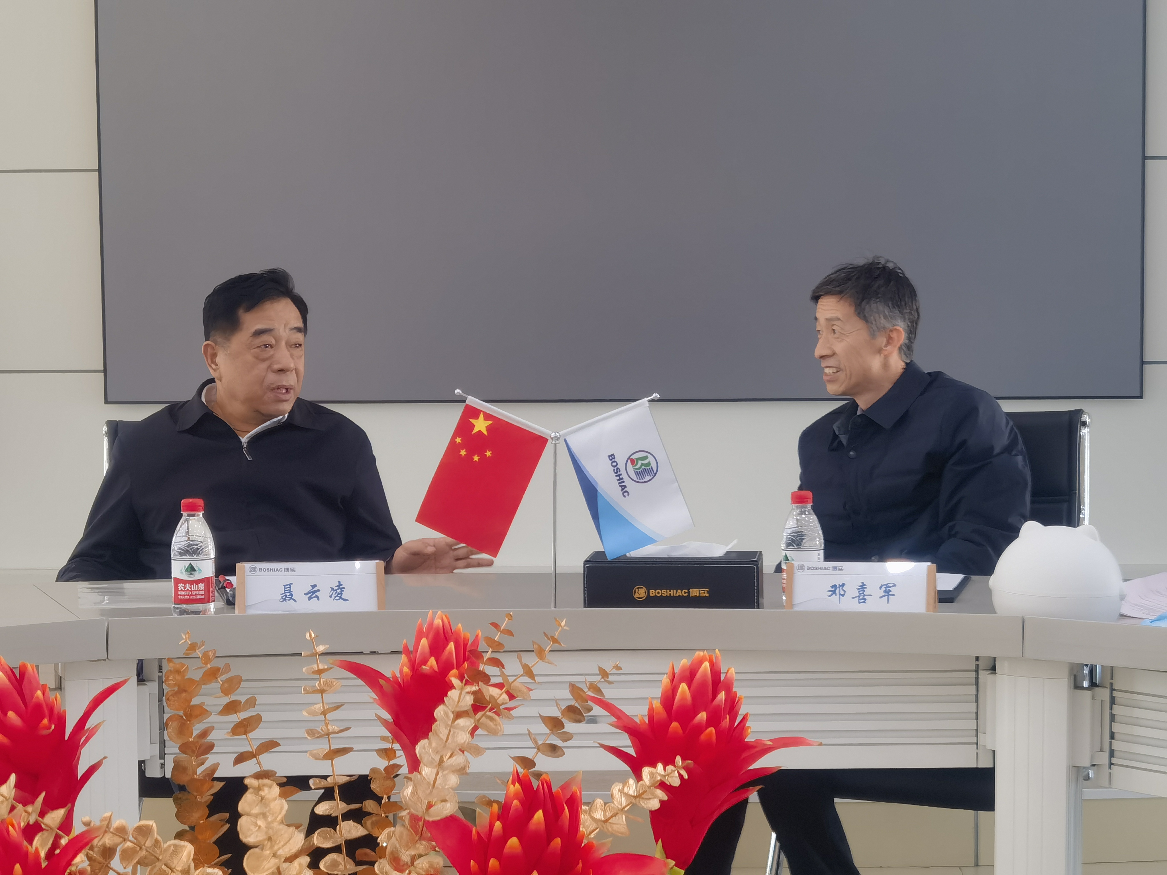 聂云凌副主任一行向导莅临杏耀平台调研指导_杏耀平台：机械人及智能工厂解决计划专家