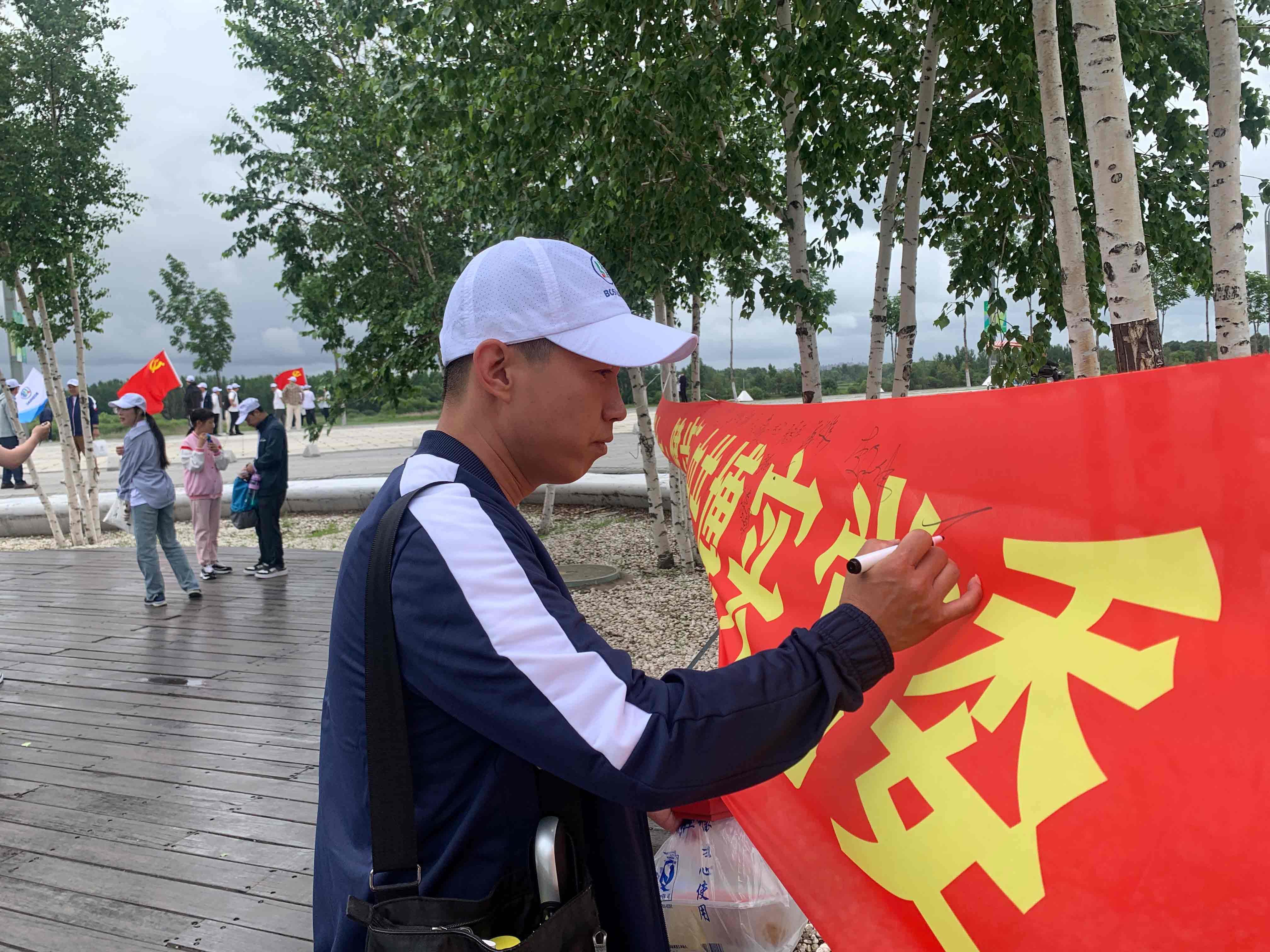 杏耀平台党委举行“迎七一?健步行”主题徒步运动_杏耀平台：机械人及智能工厂解决计划专家