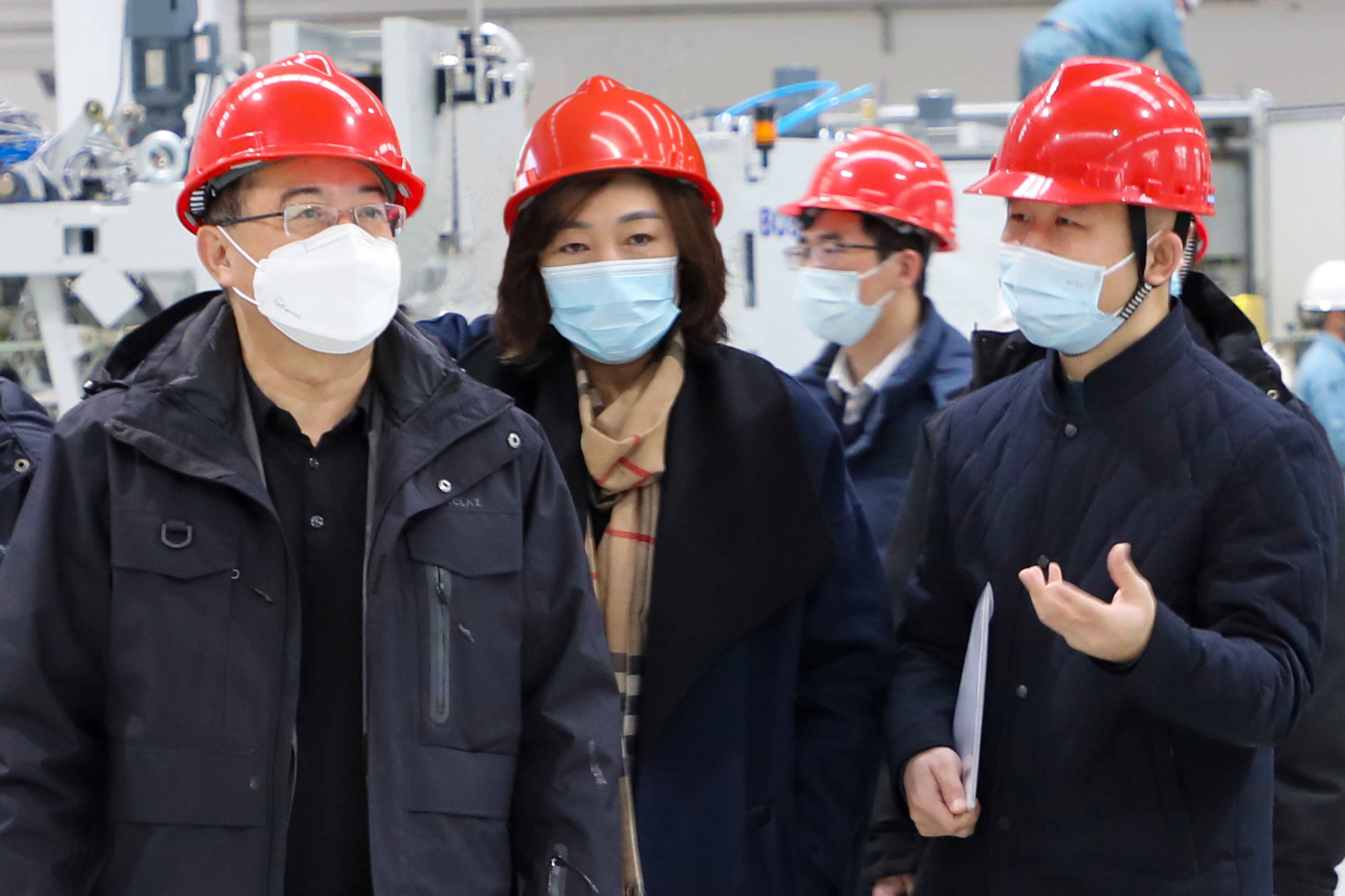 国家发改委工业经济与手艺经济研究所向导莅临杏耀平台走访调研_杏耀平台：机械人及智能工厂解决计划专家