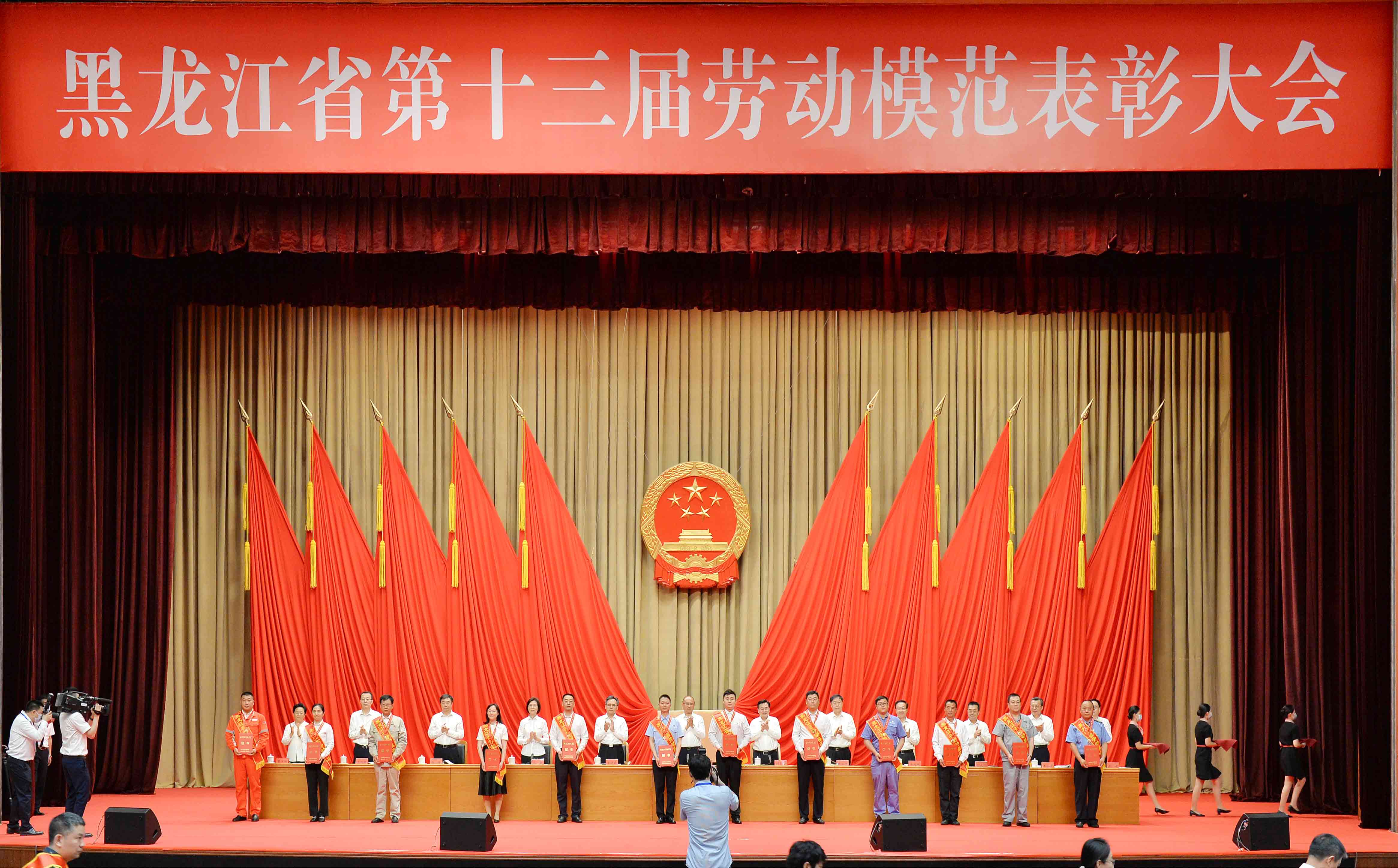 喜讯！热烈祝贺谭建勋同志先后获评第八届“黑龙江省优异科技事情者”、第十三届“黑龙江省劳动模范”_杏耀平台：机械人及智能工厂解决计划专家
