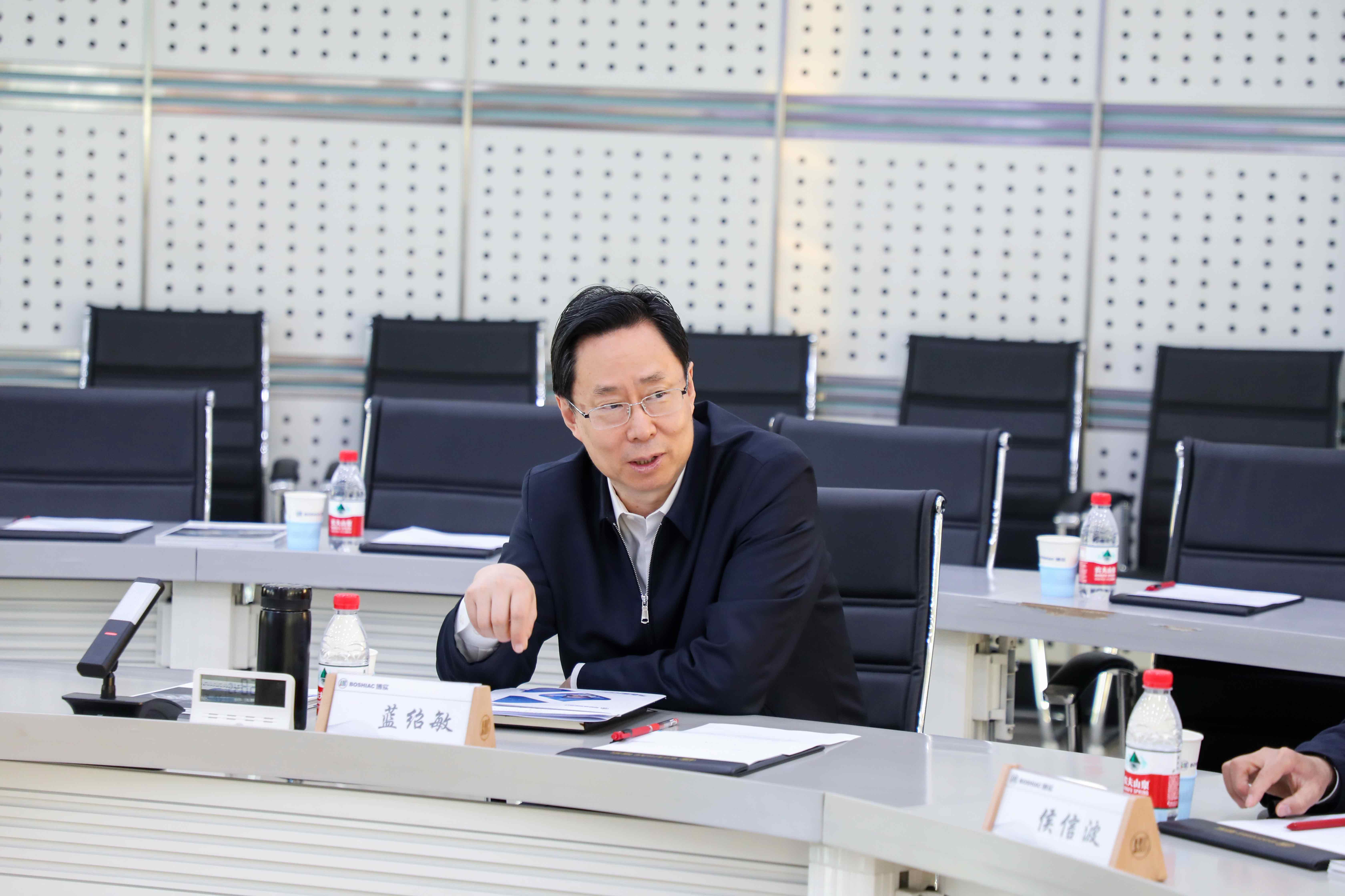 黑龙江省政协主席蓝绍敏莅临杏耀平台调研_杏耀平台：机械人及智能工厂解决计划专家