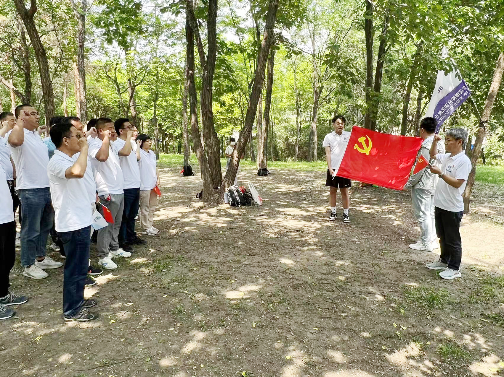手艺一支部迎七一、科技、爱国主题运动_杏耀平台：机械人及智能工厂解决计划专家