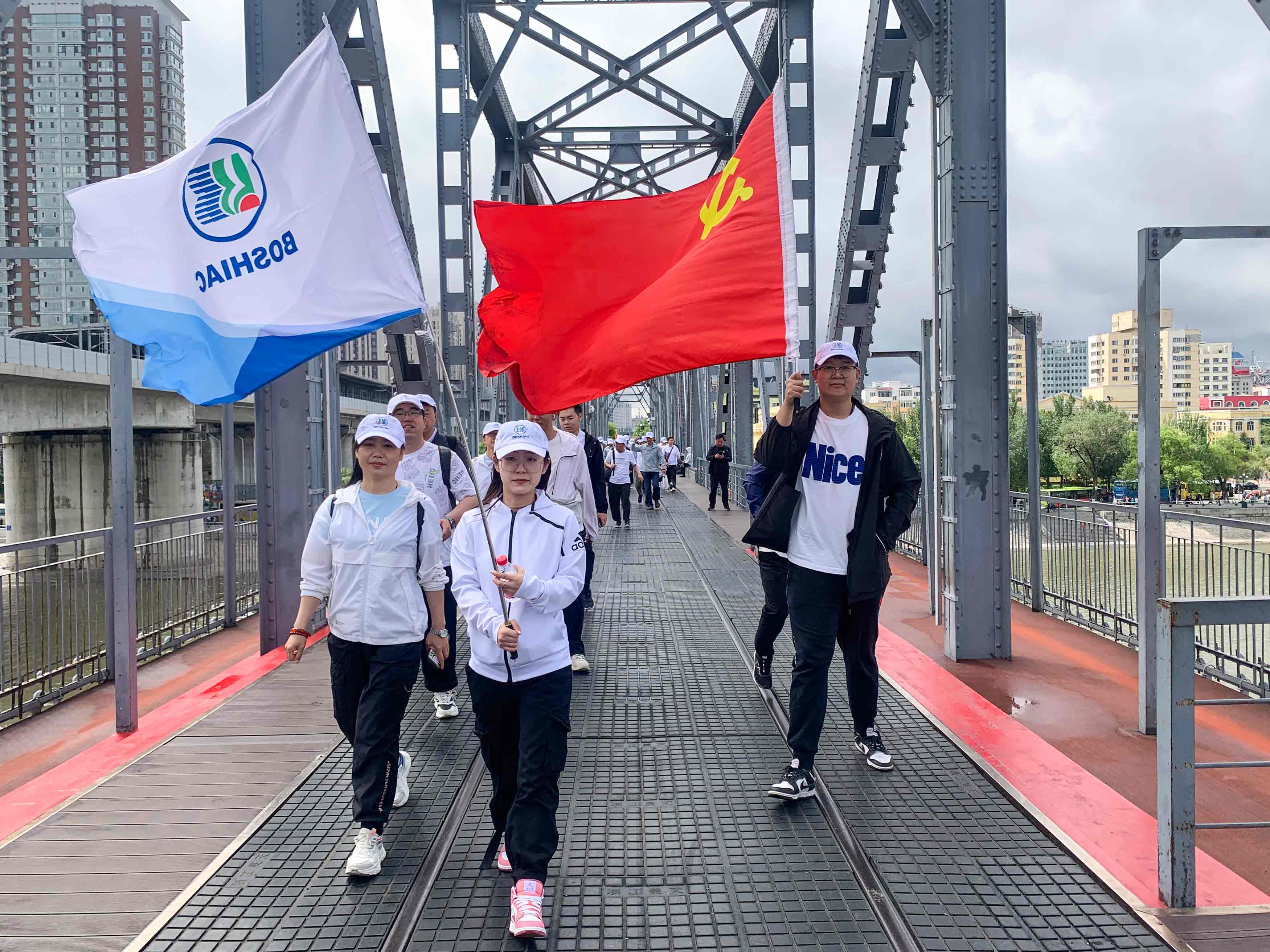 杏耀平台党委举行“迎七一?健步行”主题徒步运动_杏耀平台：机械人及智能工厂解决计划专家