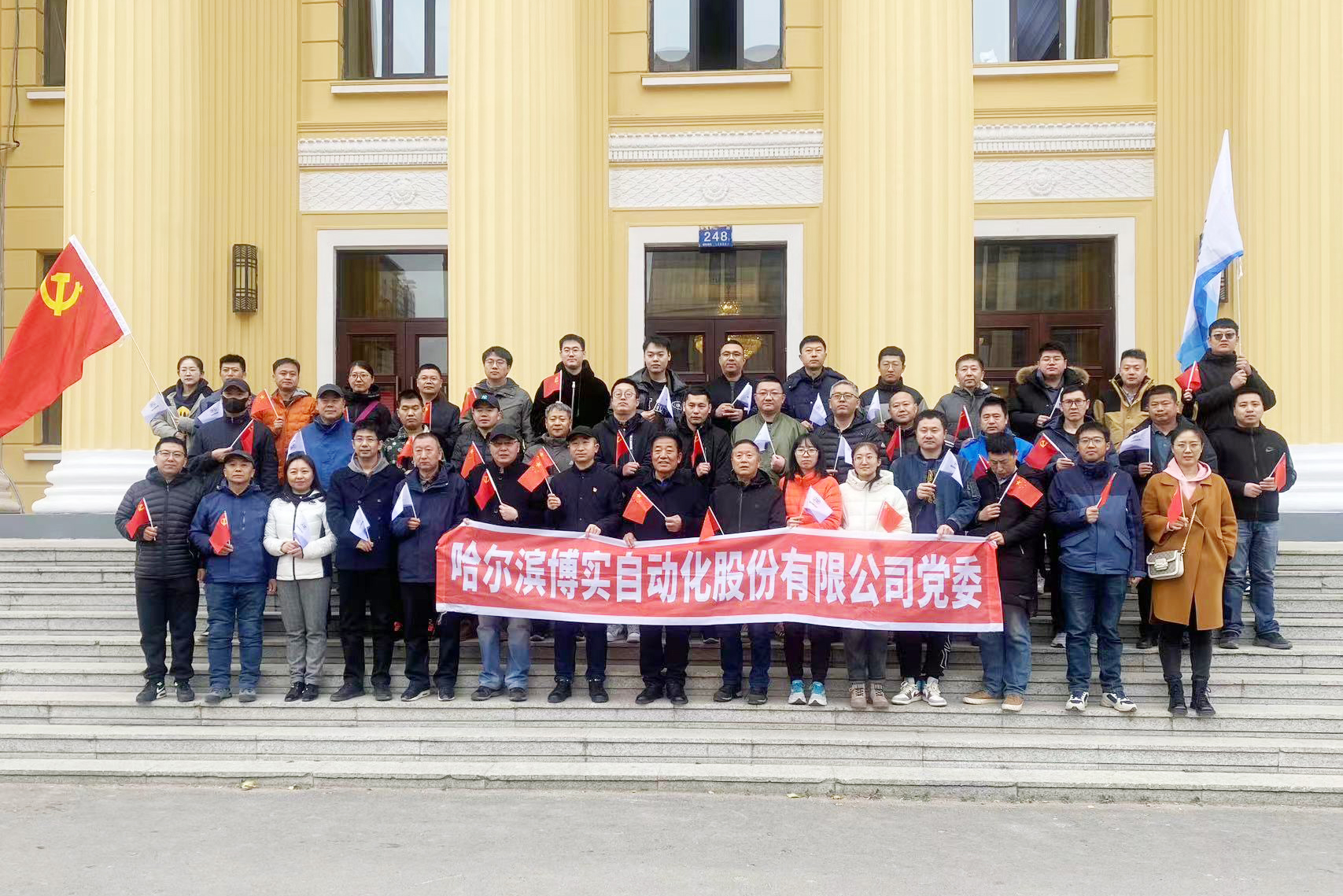 杏耀平台党委组织党员和入党起劲分子整体观影_杏耀平台：机械人及智能工厂解决计划专家