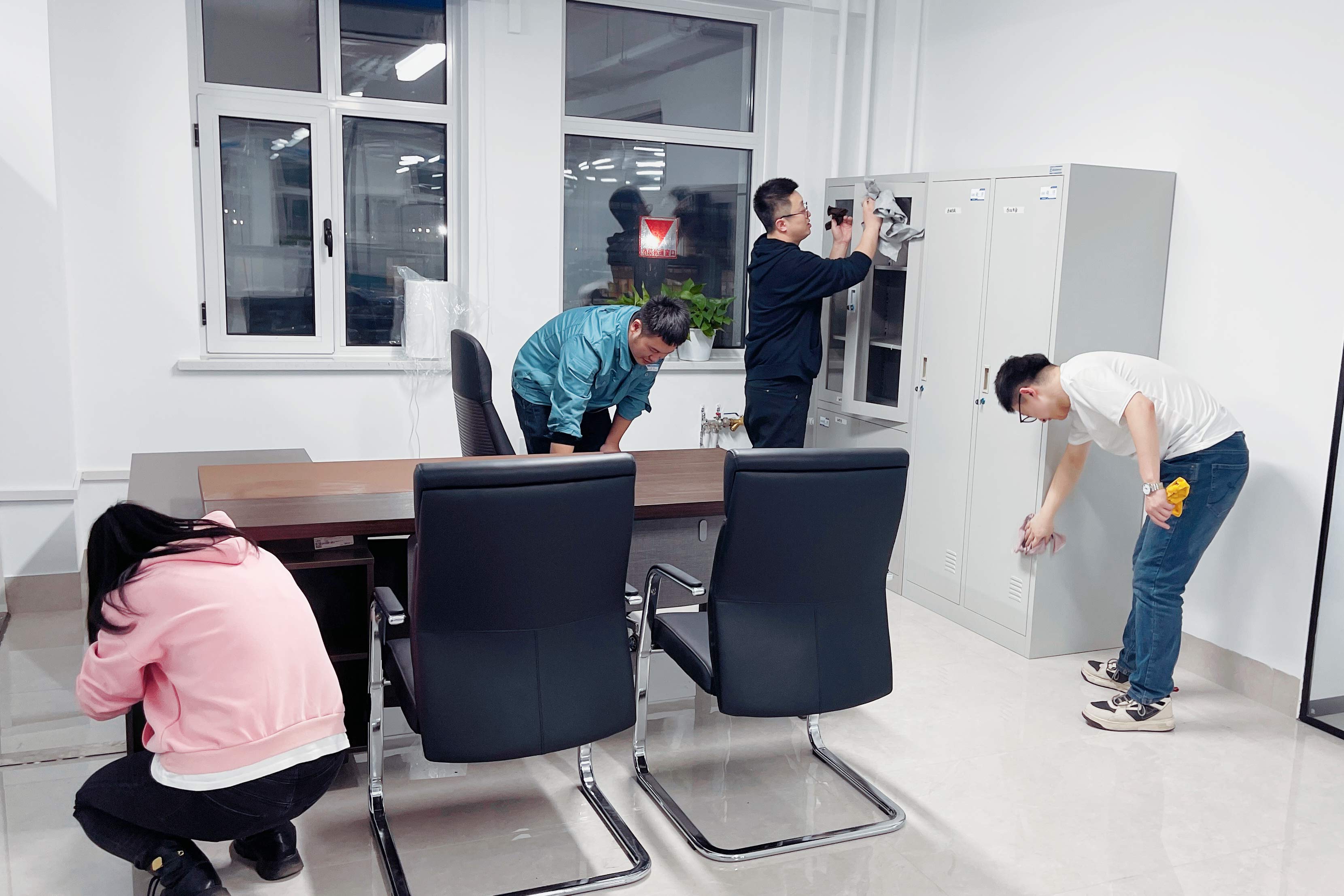 搬新家，，，，，，党员同志勇领先锋_杏耀平台：机械人及智能工厂解决计划专家
