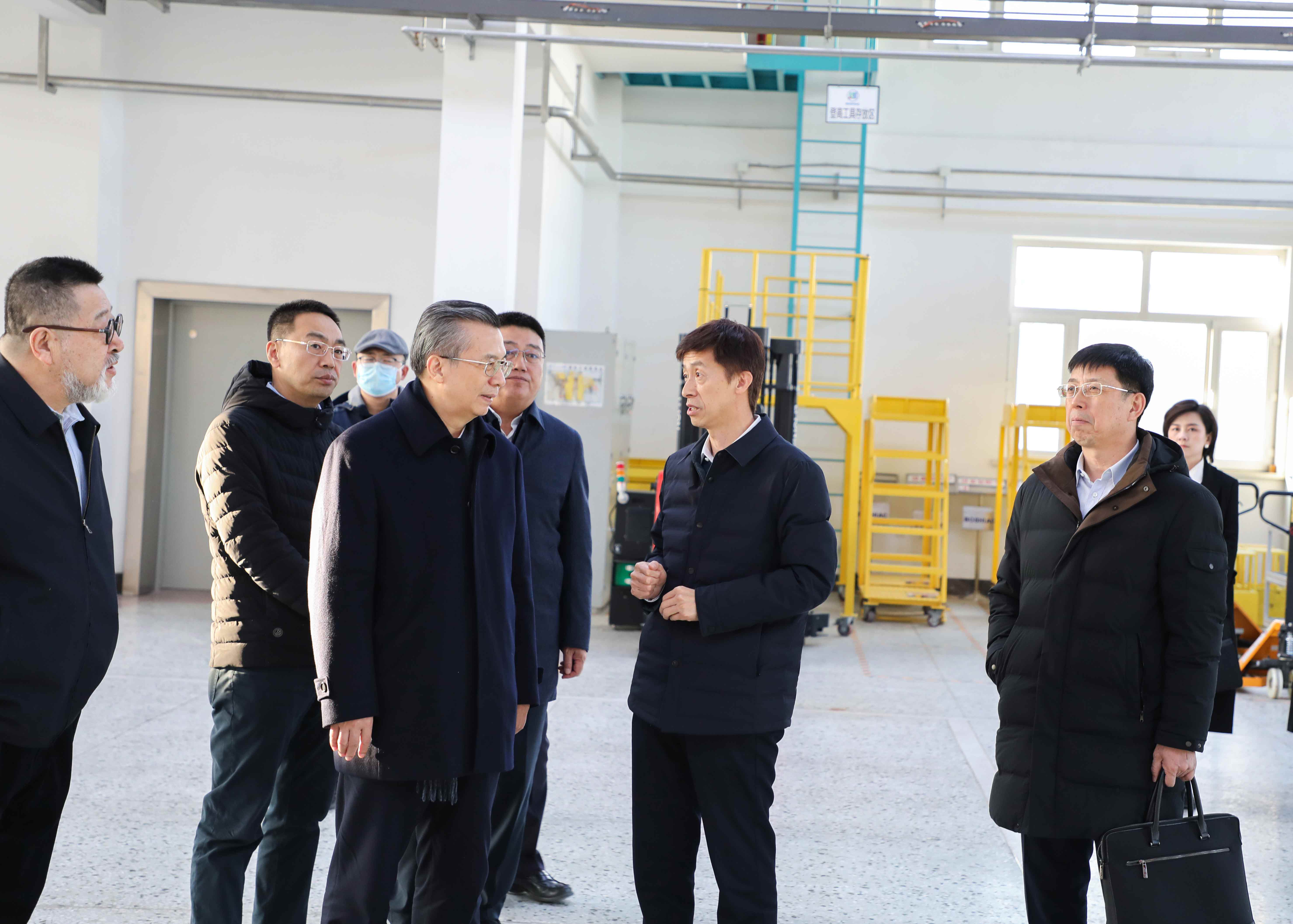 省人大常委会党组书记王永康深入杏耀平台开展专题调研_杏耀平台：机械人及智能工厂解决计划专家