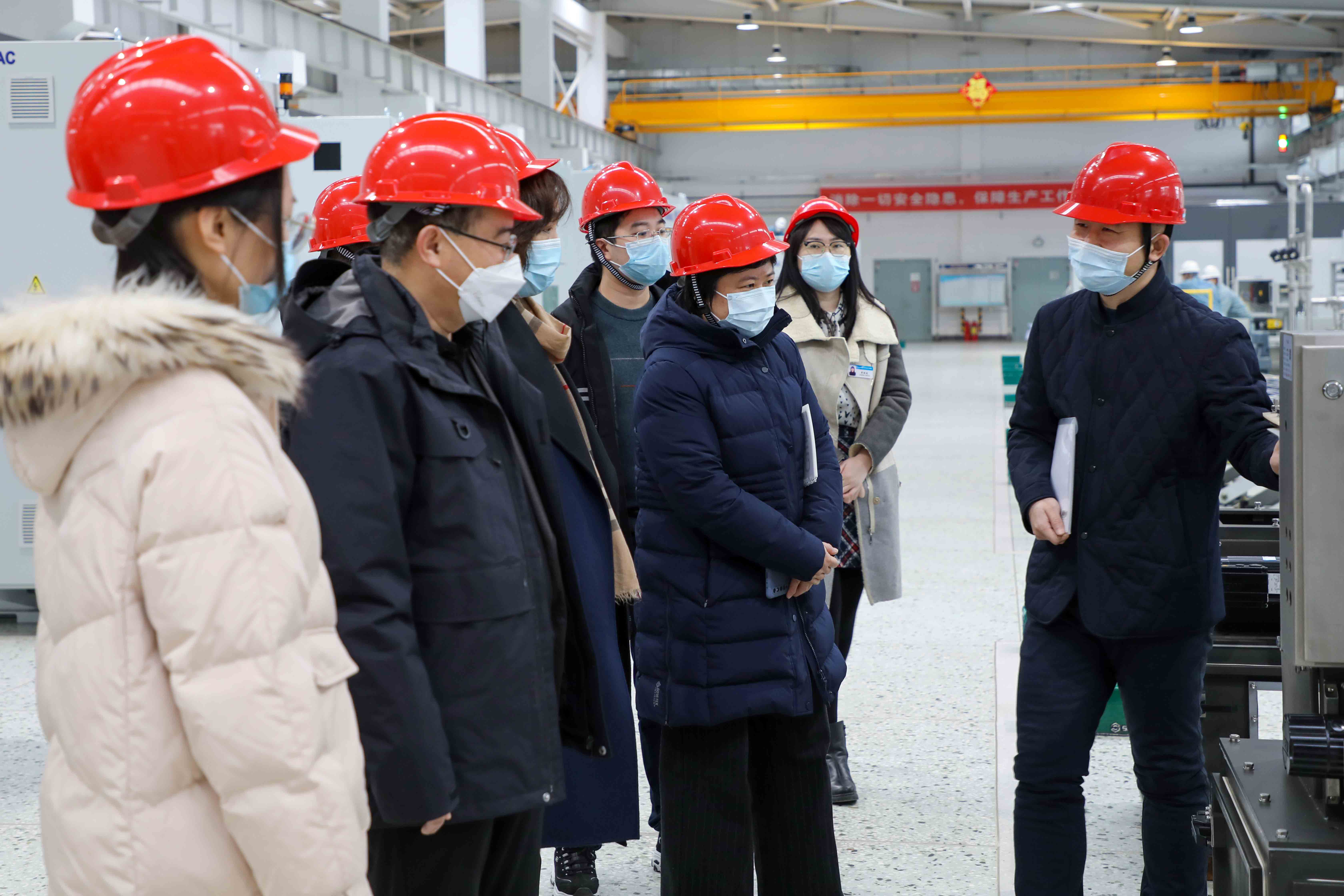 国家发改委工业经济与手艺经济研究所向导莅临杏耀平台走访调研_杏耀平台：机械人及智能工厂解决计划专家