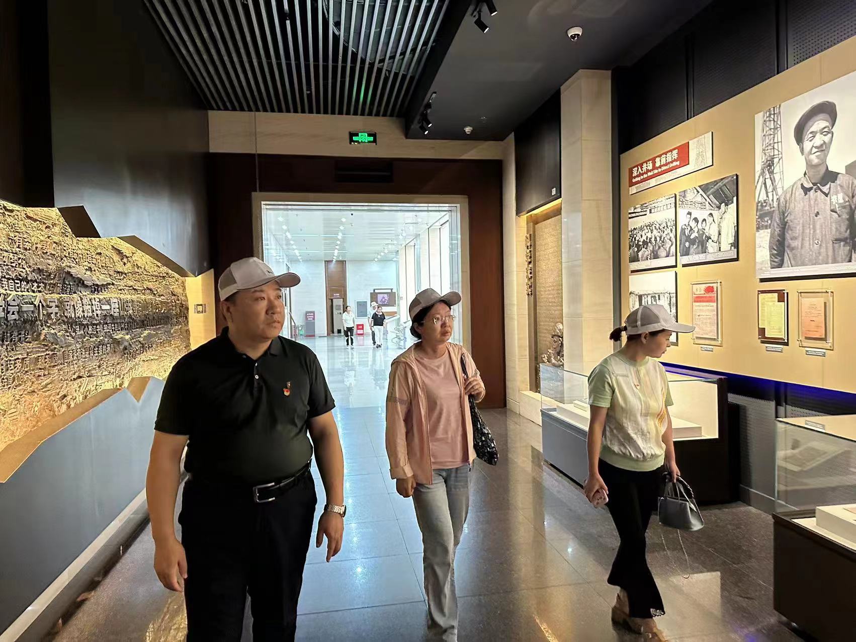 综合治理支部与生产装置支部联合组织旅行大庆铁人纪念馆_杏耀平台：机械人及智能工厂解决计划专家