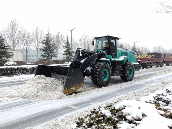 除雪保畅，UU国际铁肩路义勇担沉任！